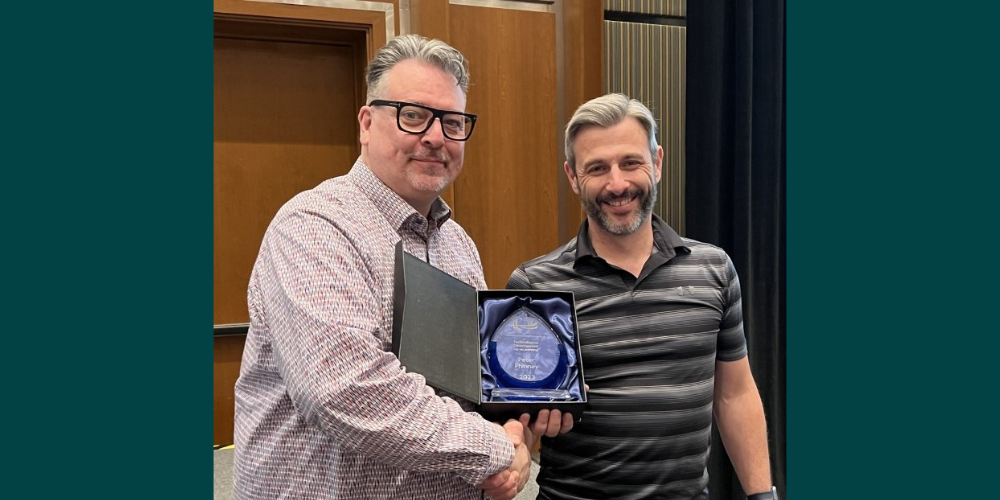 Peter Phinney accepting an award from the OeLC